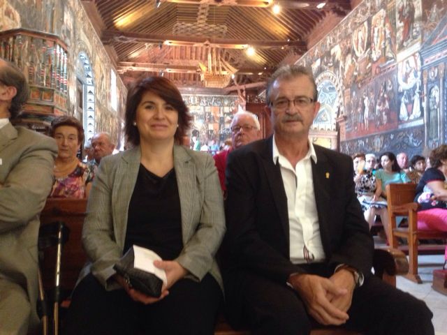 Numerosas personas asisten a la misa de difuntos del PP de Totana, Foto 7