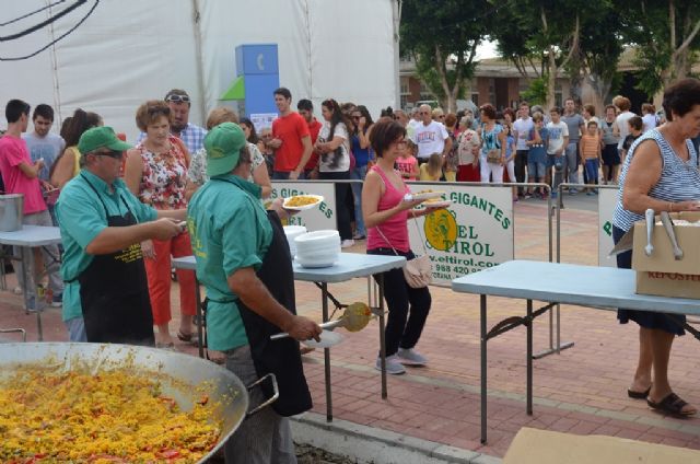 El Mirador despide sus fiestas con una paella para 500 personas - 1, Foto 1
