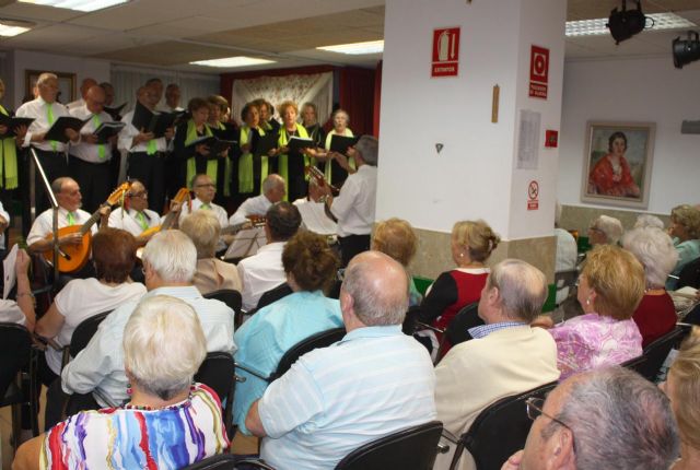 Los mayores de San Miguel rinden homenaje a sus reinas - 2, Foto 2