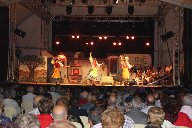 Aire de folklore a cargo de Coros y Danzas “Virgen del Rosario” en las fiestas de Puerto Lumbreras - 1, Foto 1