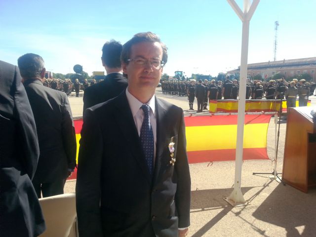 El director del Centro de Emergencias 1-1-2 recibe la Cruz del Mérito Militar - 1, Foto 1