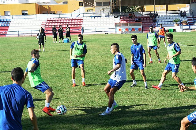 El Real Murcia CF celebra su primer entrenamiento de la semana en el estadio municipal “Juan Cayuela”, cedido por la Concejalía de Deportes, Foto 4