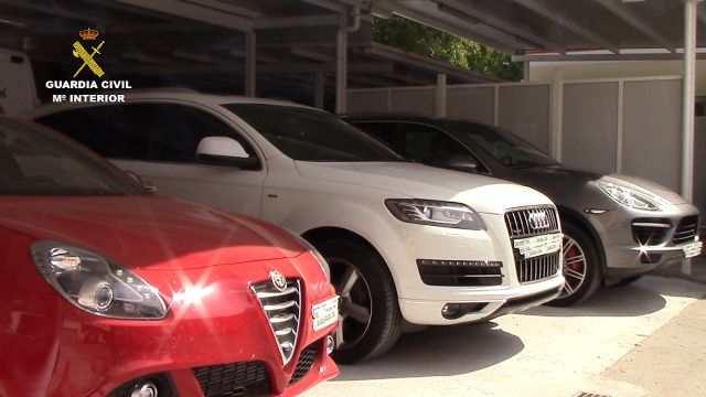 La Guardia Civil desmantela una organizacin dedicada al robo y exportacin de vehculos de lujo - 2