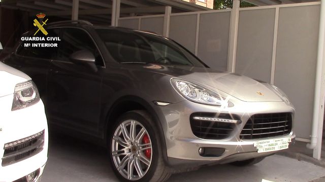 La Guardia Civil desmantela una organizacin dedicada al robo y exportacin de vehculos de lujo - 4