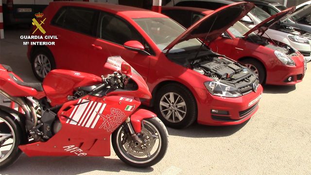 La Guardia Civil desmantela una organizacin dedicada al robo y exportacin de vehculos de lujo - 5