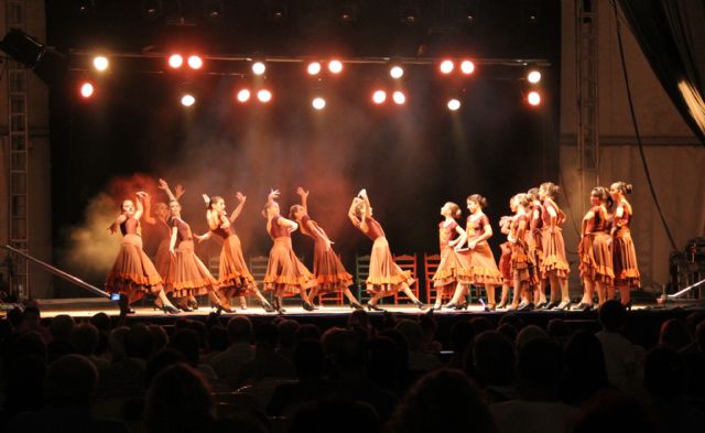 La Asociación Riá Pitá representó la obra Malena. Érase una vez mi vida en la Caseta Municipal - 1, Foto 1