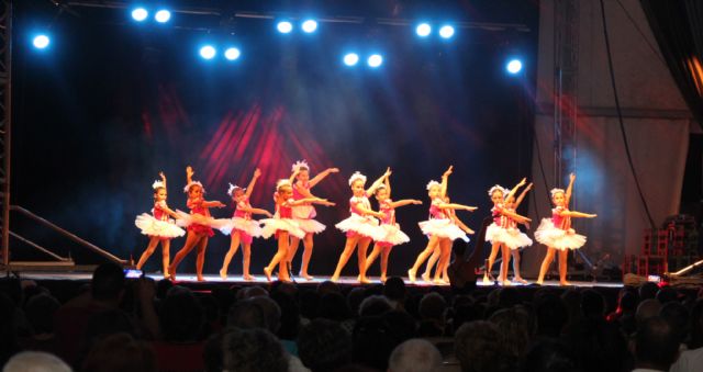 La Asociación Riá Pitá representó la obra Malena. Érase una vez mi vida en la Caseta Municipal - 2, Foto 2