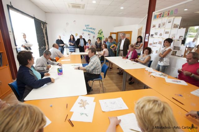 Los alumnos de APICES muestran orgullosos sus trabajos a la alcaldesa - 2, Foto 2