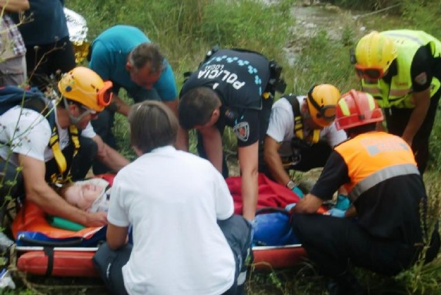 Rescatan a una amazonas que sufri un percance cuando montaba a caballo en Bullas - 5