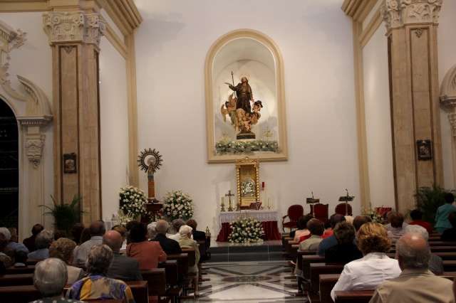 El Sr. Obispo preside la Misa de acción de gracias por la reapertura de la parroquia de Santiago Apóstol de Lorca - 1, Foto 1