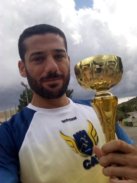 Bartolomé Sánchez, del Club Atletismo Totana, ganador de I Media maratón Huerta de Murcia