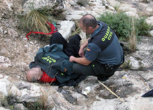 Rescatan a un senderista en una zona escarpada del Alto de las Grajas, en Jumilla - 1, Foto 1