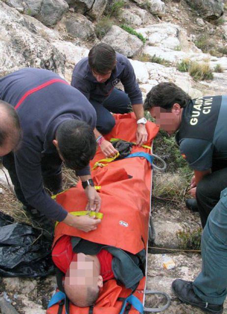 Rescatan a un senderista en una zona escarpada del Alto de las Grajas, en Jumilla - 5, Foto 5
