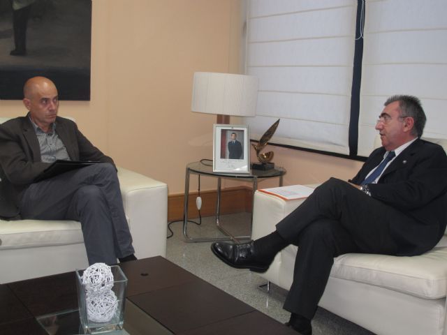 El alcalde trasladó al consejero de Fomento la moción del Pleno sobre la financiación del funcionamiento del puente del Estacio - 1, Foto 1