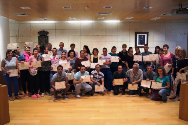 Se entregan los diplomas a los 72 participantes que han finalizado con éxito el Programa Municipal de Formación para la Inclusión Social en los últimos 12 meses, Foto 7