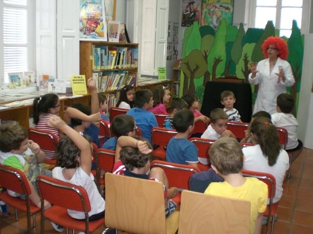 Éxito de participación en el Taller de Animación a la Lectura “Doctor Cuentitis” ofertado por la Biblioteca Municipal, Foto 1