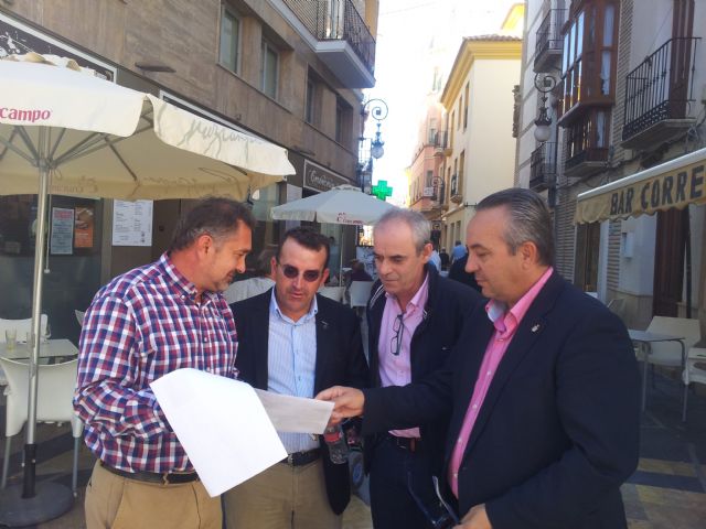 El Ayuntamiento invierte 60.000 euros para potenciar el perfil comercial de la calle Corredera - 1, Foto 1