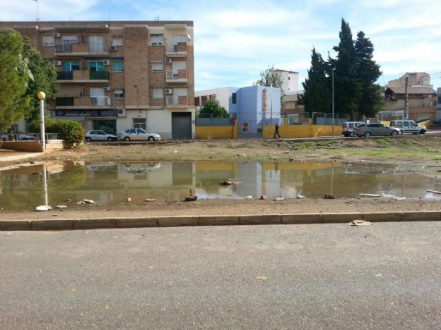 SPCT denuncia que el solar del futuro Centro de Salud de San Antón se ha convertido en una charca insalubre - 1, Foto 1