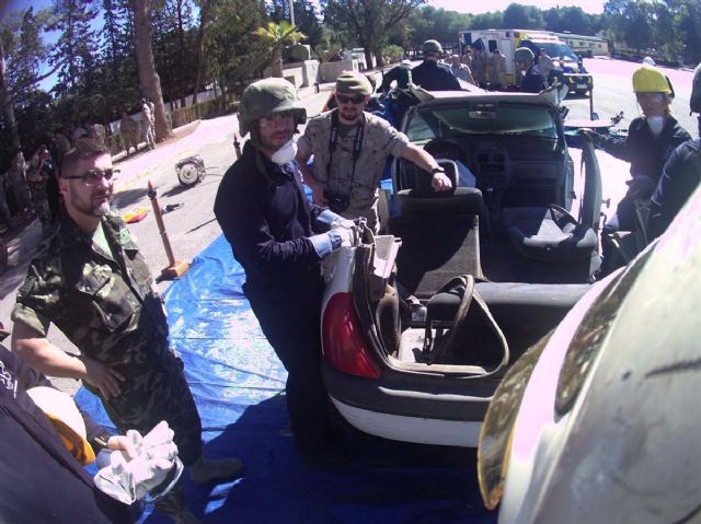 Los bomberos impartieron unas jornadas de rescate de víctimas en el RAAA73 - 1, Foto 1