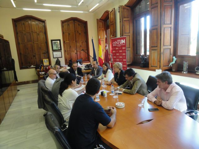 El Grupo Socialista mantiene una reunión de trabajo con el equipo rectoral de la Universidad de Murcia - 1, Foto 1