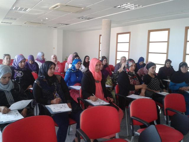 Servicios Sociales imparte el taller “Aprende español” para mujeres inmigrantes - 1, Foto 1