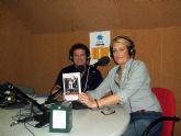 El escritor alguaceño Tomás Bravo habla de su exitosa novela autobiográfica en la radio municipal