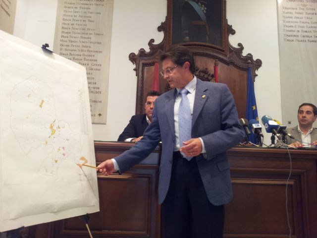 El Alcalde anuncia una reducción de hasta el 80% en 2015 para las 1.320 familias que pagaban IBI urbano por terrenos sin desarrollar - 1, Foto 1