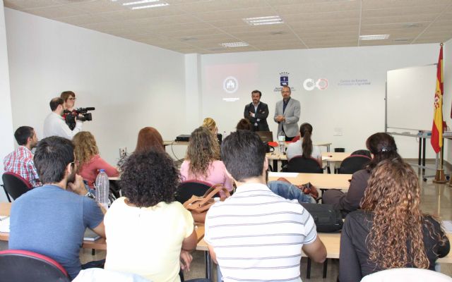 El Ayuntamiento forma en Comercio Exterior a 15 jóvenes caravaqueños mediante un programa de empleo - 1, Foto 1