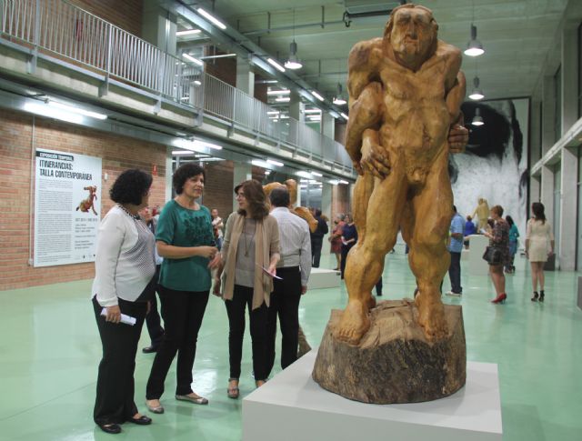 Inaugurada la exposición Itinerancias: Talla Contemporánea en la Sala de Exposiciones del Complejo Cultural Auditorio de Puerto Lumbreras - 2, Foto 2