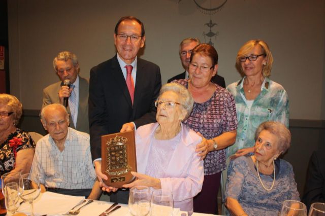 Isabel Cascales y Francisco Martínez, elegidos Abuelos del Año de los centros de mayores - 1, Foto 1
