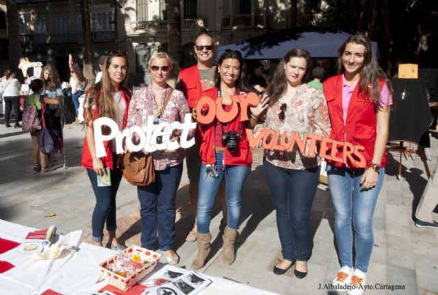 La Plaza San Francisco rejuvenece con el Mercadillo Artesanal y el Encuentro Interasociativo - 1, Foto 1