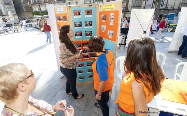 La Plaza San Francisco rejuvenece con el Mercadillo Artesanal y el Encuentro Interasociativo - 3, Foto 3