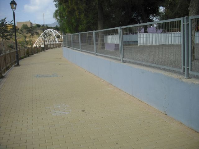 MC denuncia deficiencias en un parque público y una parada de autobús peligrosa en Canteras - 2, Foto 2