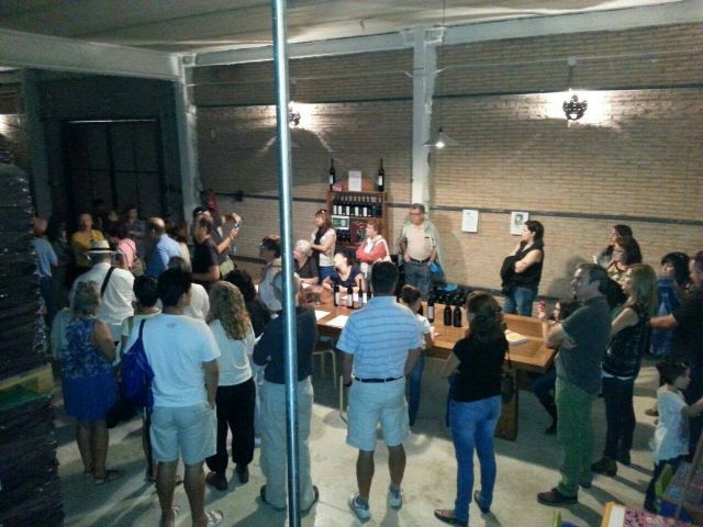 La visita guiada a Bodegas Monastrell y la Escuela del Vino reúne a unas 50 personas - 4, Foto 4