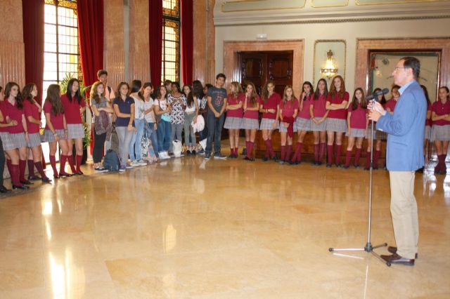 El Alcalde da la bienvenida a Murcia a estudiantes llegados de París en un intercambio lingüístico con Capuchinos - 2, Foto 2