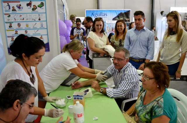 Éxito rotundo de la Feria de Asociaciones del Octubre Joven en Águilas - 1, Foto 1