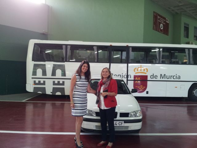 La Comunidad cede un vehículo a la Asociación Menmpleo, Salud Mental y Empleo - 1, Foto 1