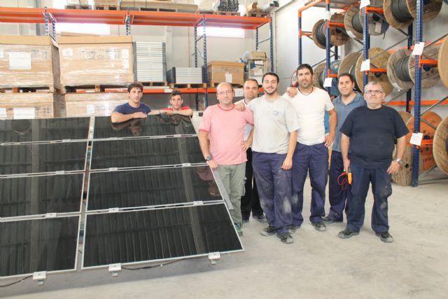 Quince alumnos aprenden sobre el montaje e instalaciones de placas solares fotovoltaicas - 1, Foto 1