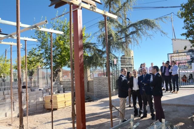 Educación y el Ayuntamiento de Yecla invierten 700.000 euros en la remodelación de los institutos Azorín y Castillo Puche - 1, Foto 1