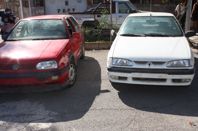 El Ayuntamiento cede dos coches del depósito al IES Gerardo Molina, para que sus alumnos realicen prácticas - 1, Foto 1