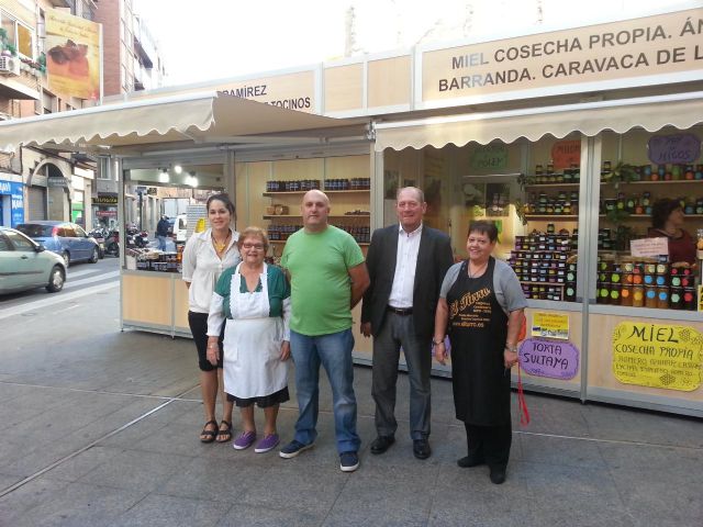 La Plaza de San Pedro acoge ya el Mercadillo Tradicional de Todos los Santos - 1, Foto 1