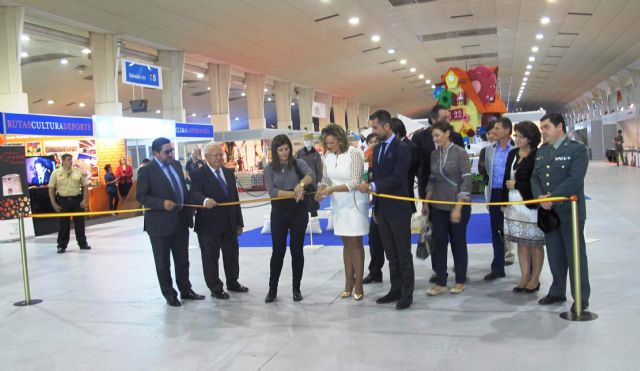 La directora general de Artesanía inaugura la feria ´Hecho a mano´ - 1, Foto 1