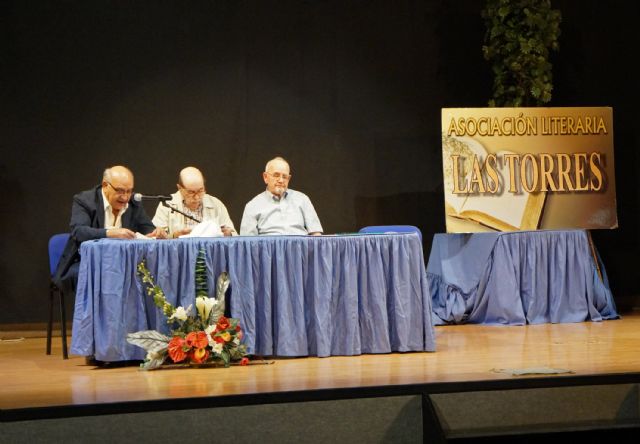 Los Jueves Literarios torreños disfrutan de la obra Esencias poéticas: cuatro voces consagradas - 1, Foto 1