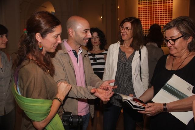 Decenas de personas descubren junto a Nico Munuera su exposición ´Frame Time´ de la Sala Verónicas - 1, Foto 1