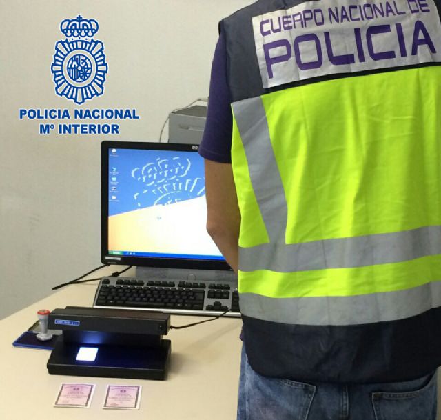 La Policía Nacional detiene a dos personas por falsedad documental en el aeropuerto de San Javier - 1, Foto 1