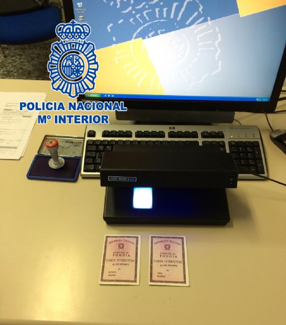 La Policía Nacional detiene a dos personas por falsedad documental en el aeropuerto de San Javier - 2, Foto 2