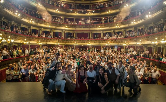 La directora del Festival de Teatro, Música y Danza de San Javier entregó el Premio del Público a El Eunuco - 5, Foto 5