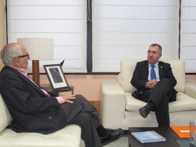 El consejero de Fomento, Obras Públicas y Ordenación del Territorio recibe al presidente del Real Club de Regatas de Cartagena - 1, Foto 1