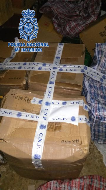 La Policía Nacional incauta el mayor alijo de artículos falsificados en la Región de Murcia - 1, Foto 1