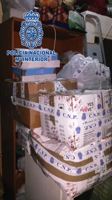 La Policía Nacional incauta el mayor alijo de artículos falsificados en la Región de Murcia - 3, Foto 3